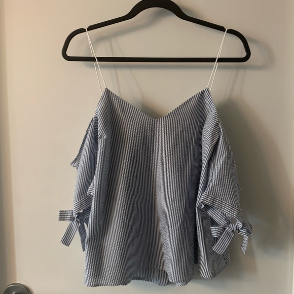 Urban Outfitters (by Kimchi Blue) Cold Shoulder Top with Tie Cuffs, Size Small - Picture 2 of 14